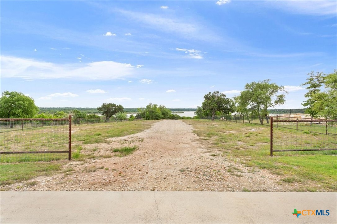 main property photo 11
