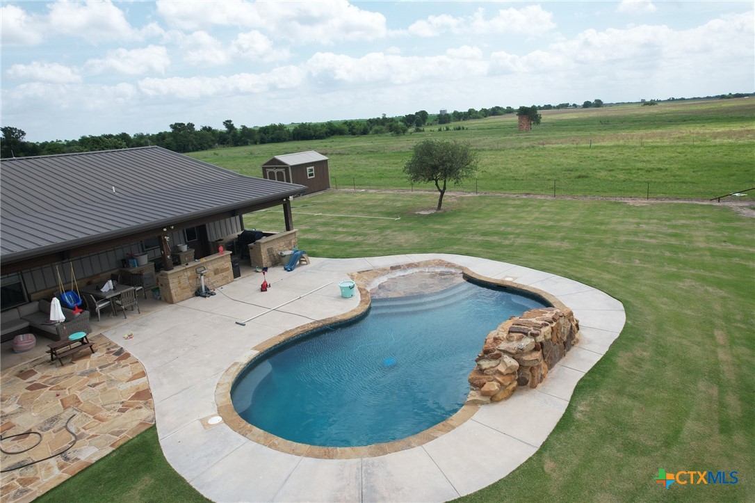 main property photo 30