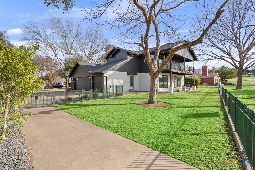 main property photo 40