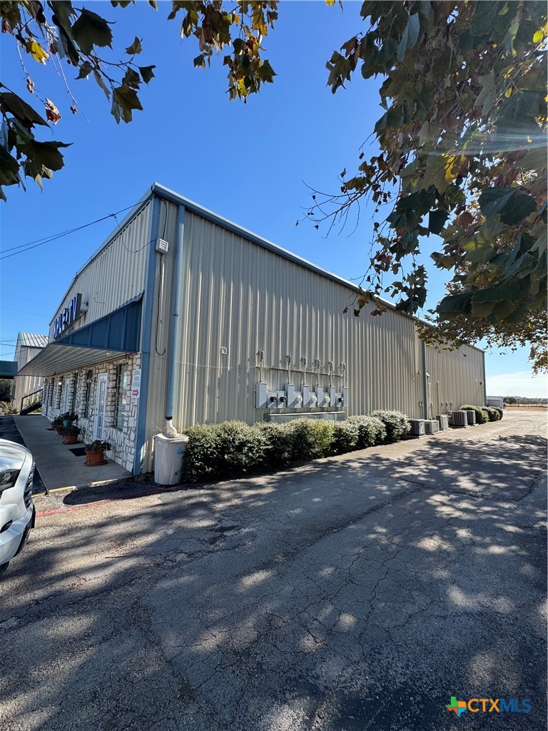 main property photo 10