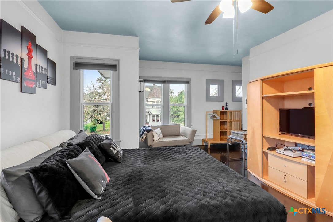 main property photo 24