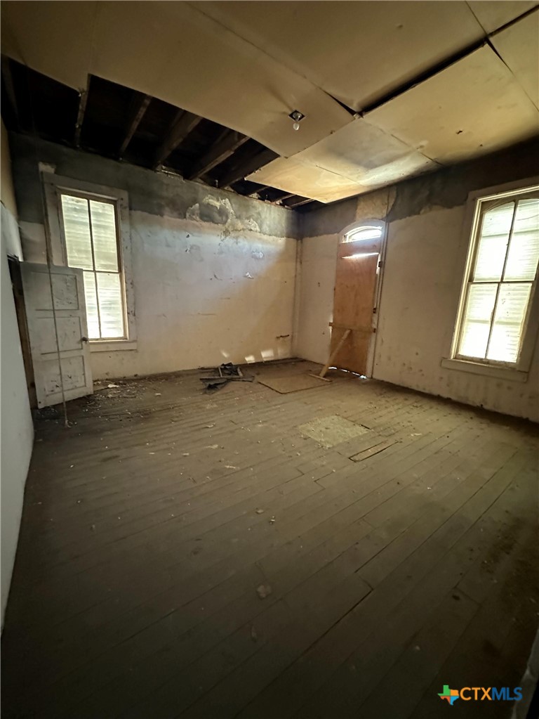 main property photo 23