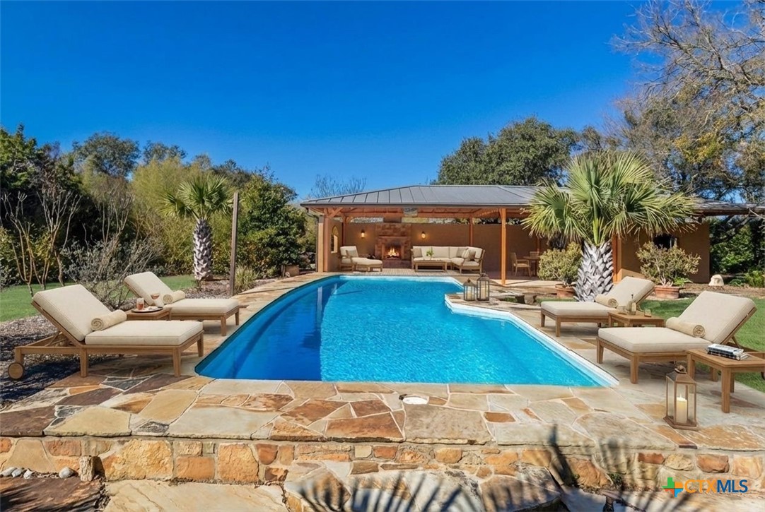 main property photo 30