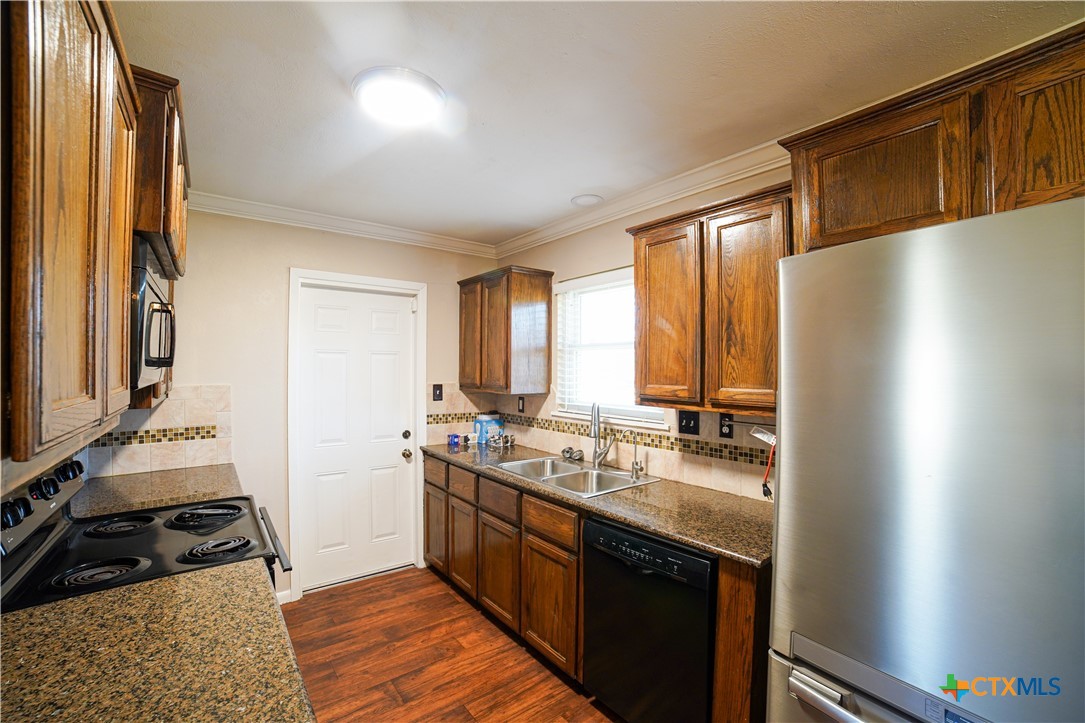main property photo 5