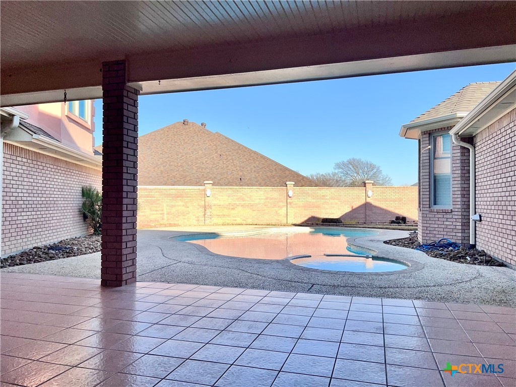 main property photo 18