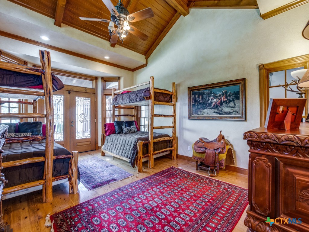 main property photo 18