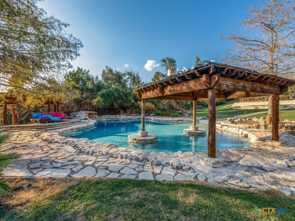 main property photo 27