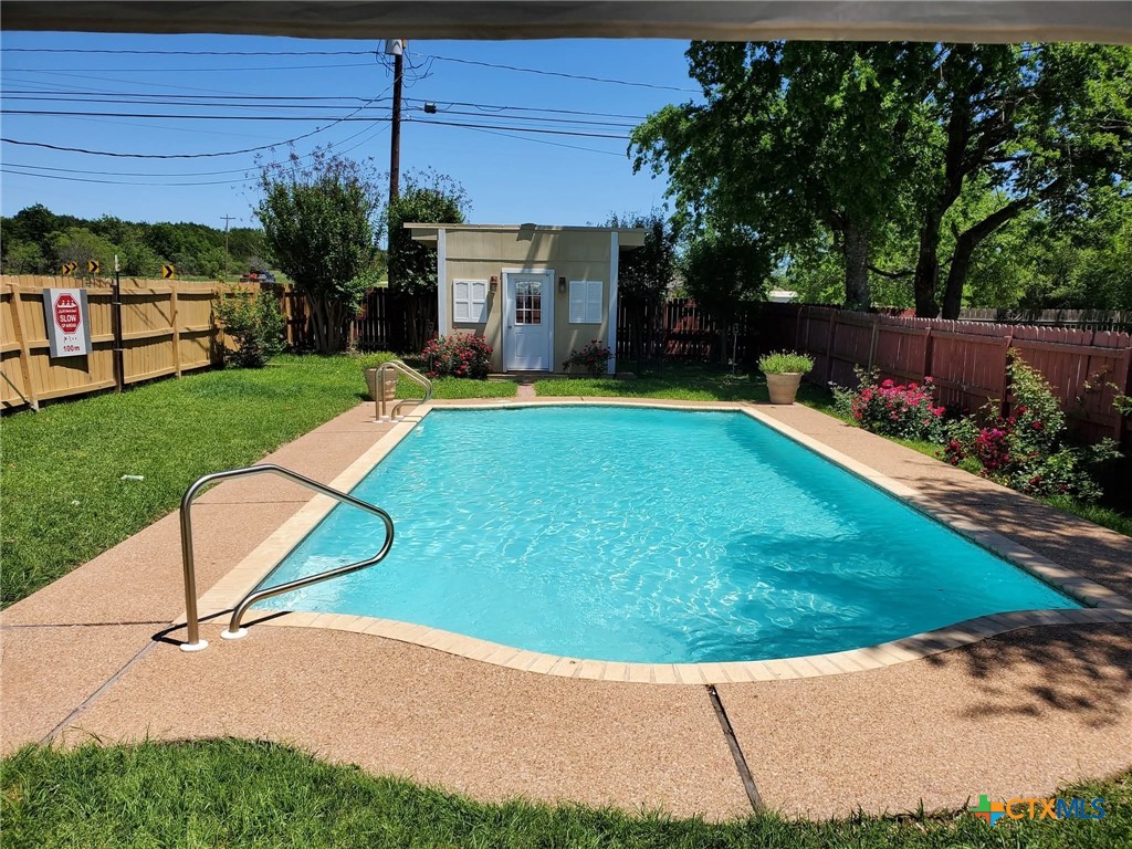 main property photo 41
