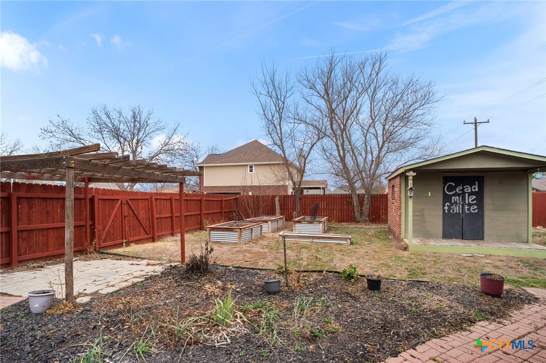 main property photo 40