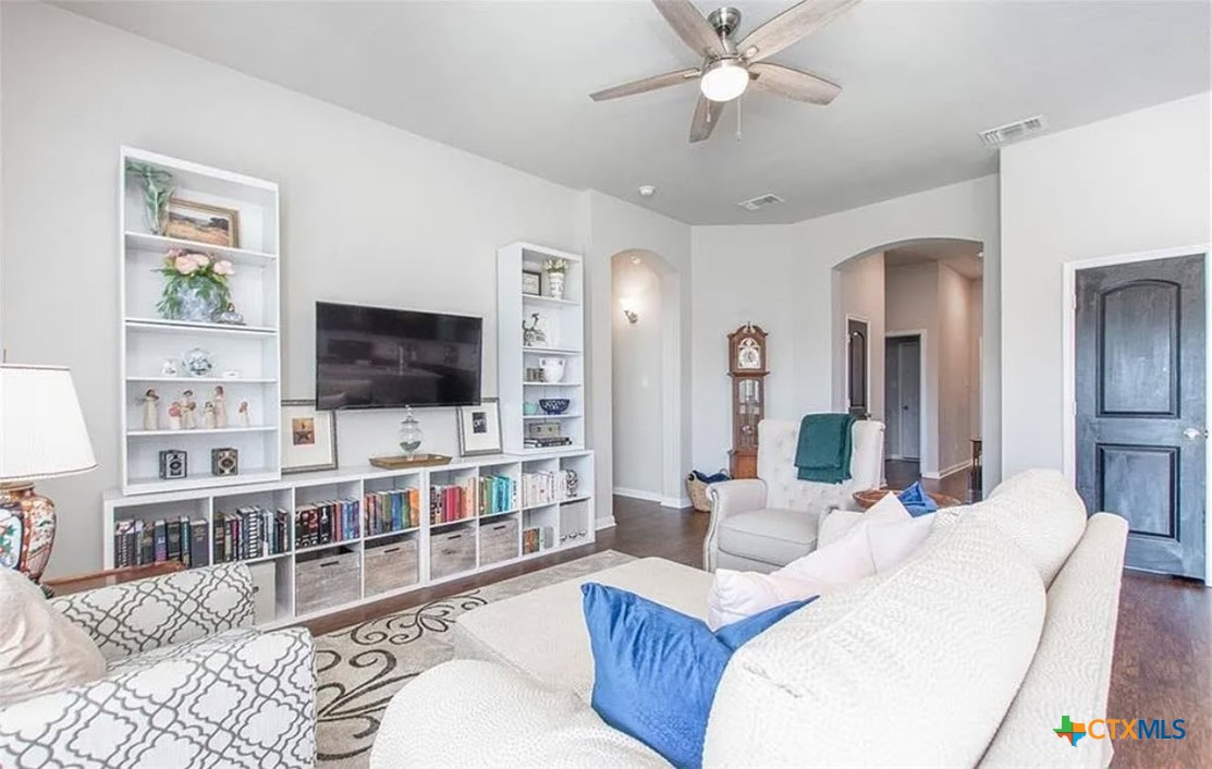 main property photo 5