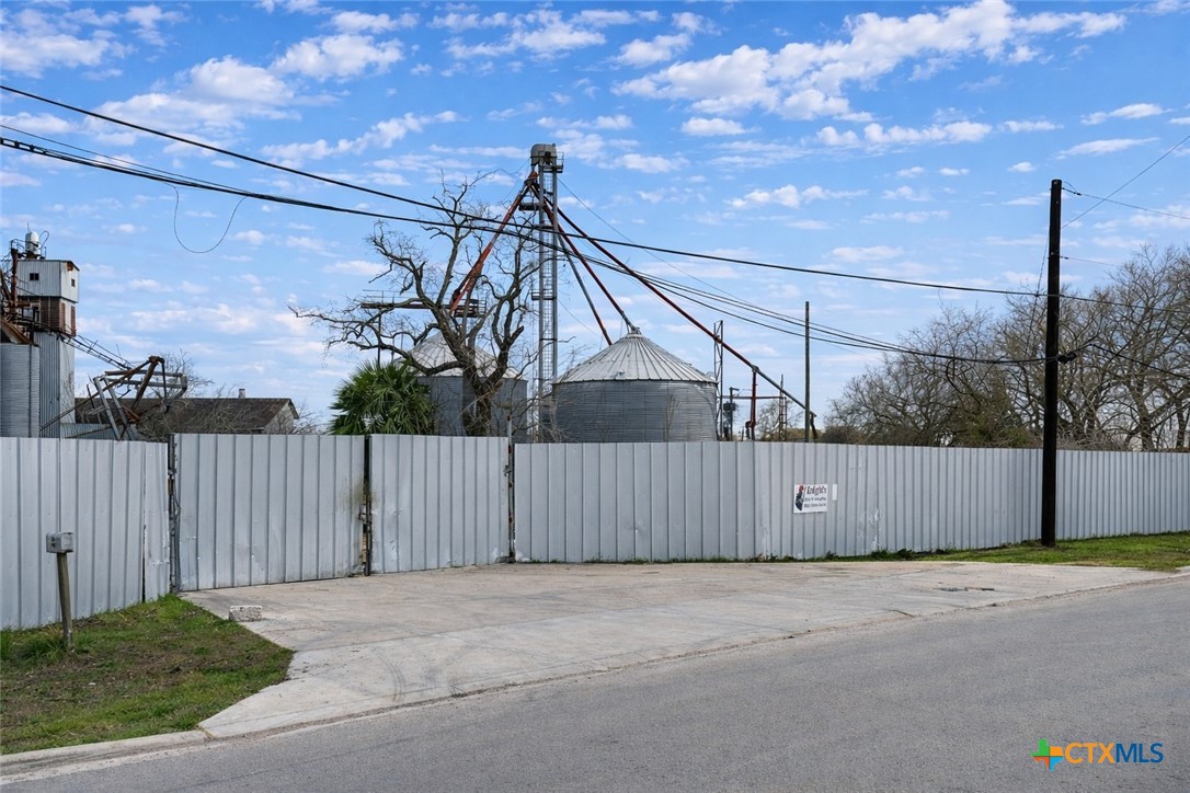 main property photo 13