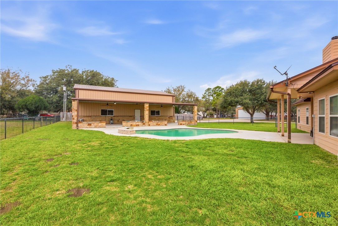 main property photo 40