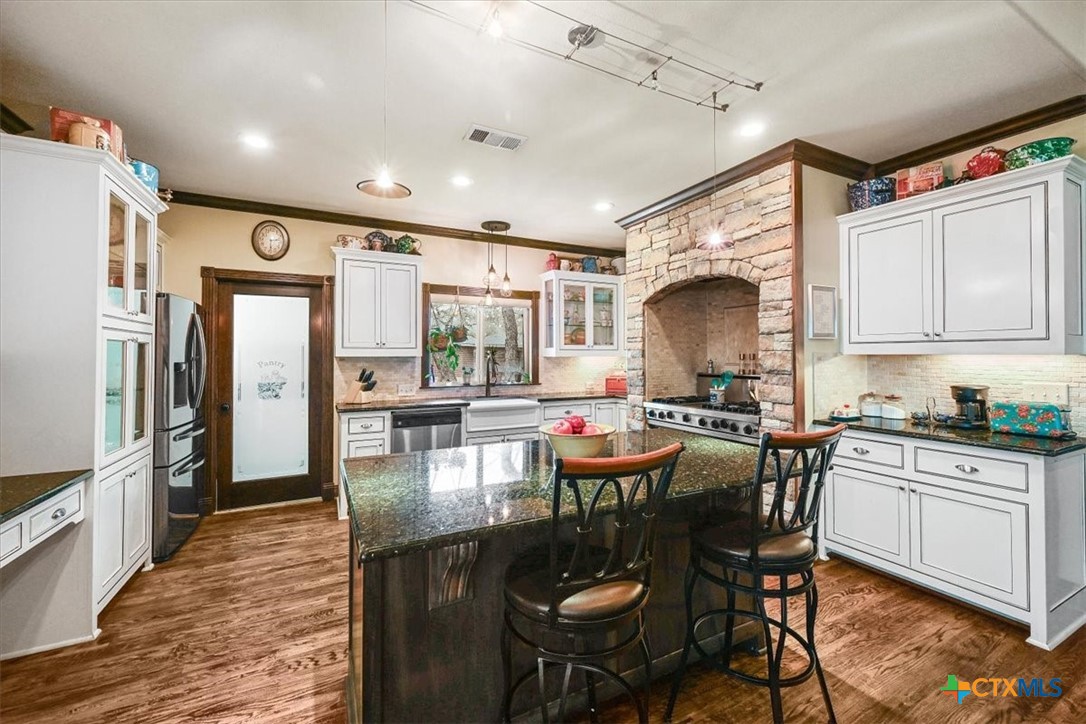 main property photo 10