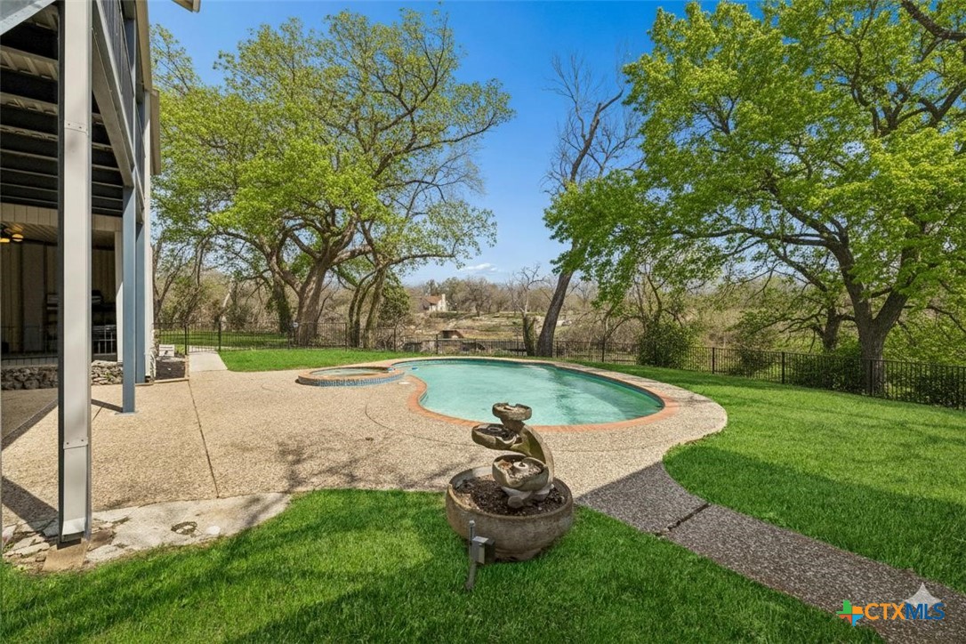 main property photo 27