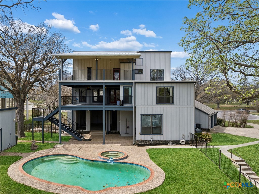 main property photo 30