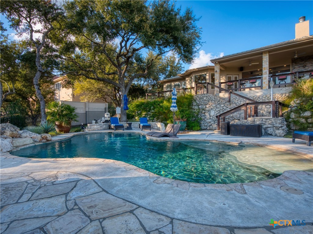 main property photo 28
