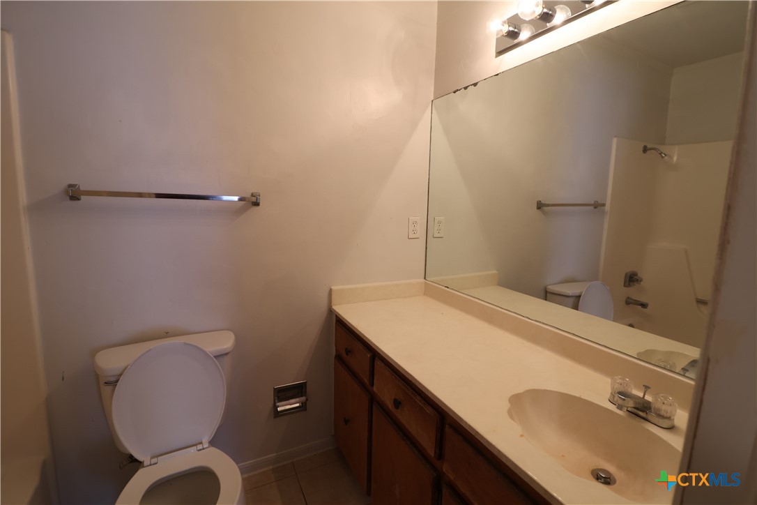 main property photo 13