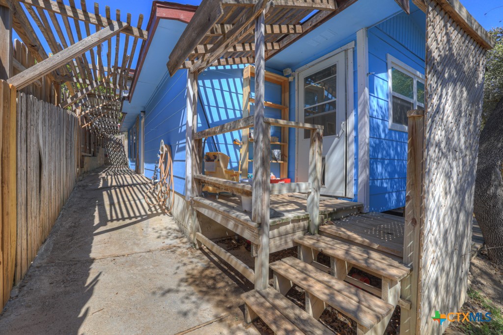 main property photo 25