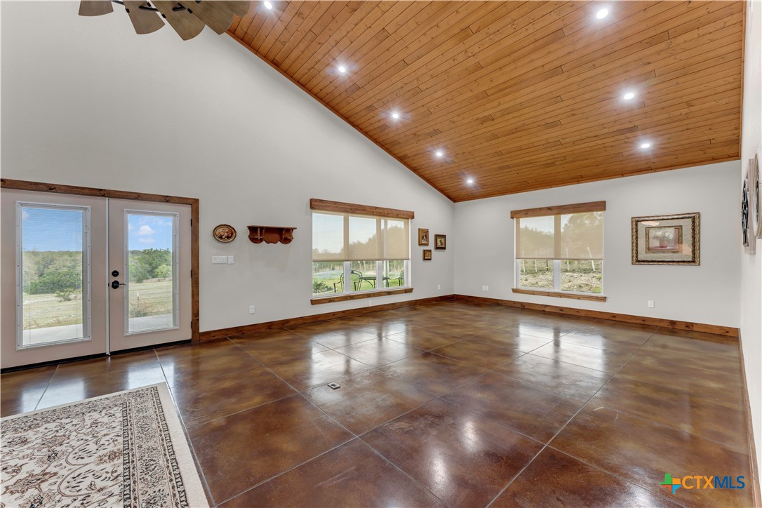 main property photo 13