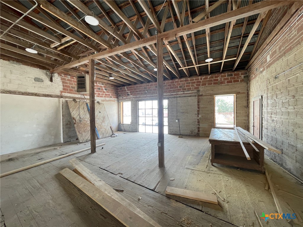 main property photo 18