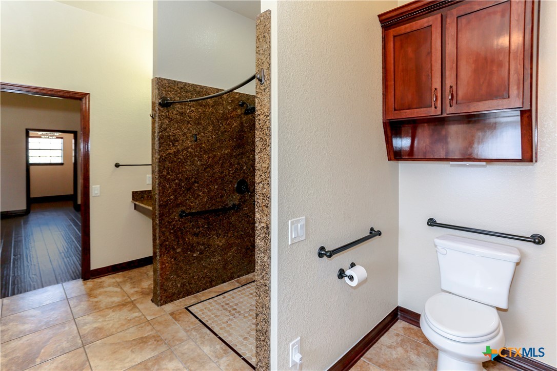 main property photo 19