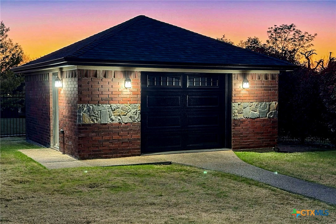 main property photo 32