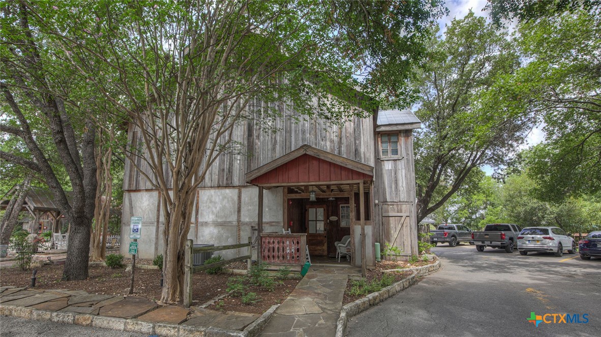 main property photo 13