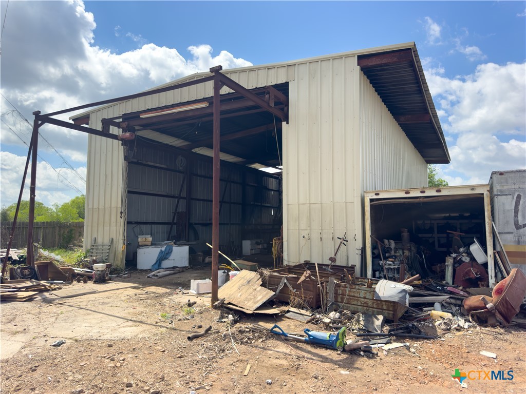 main property photo 28