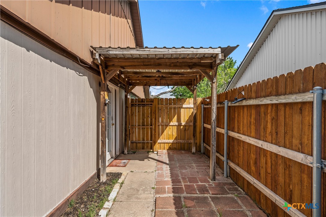 main property photo 22
