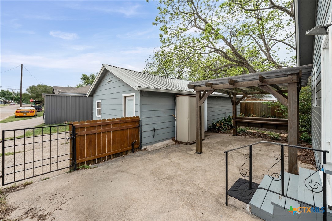 main property photo 29
