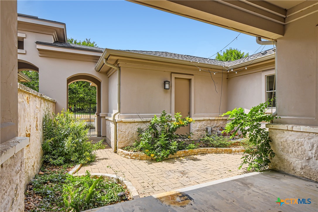 main property photo 23