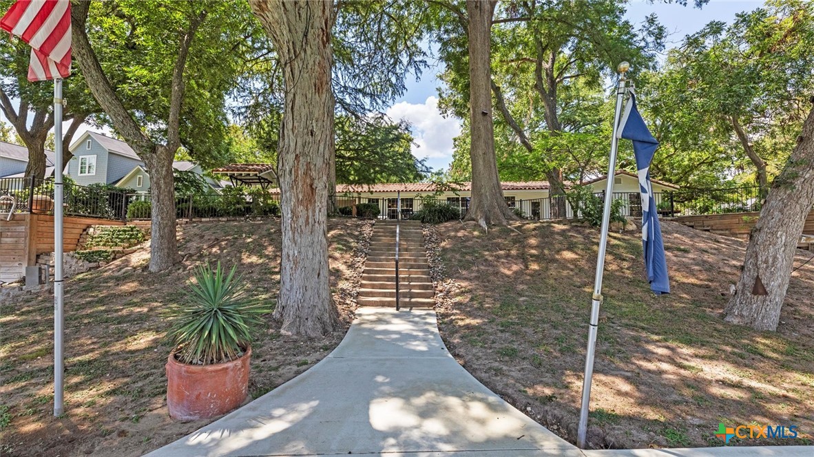 main property photo 30