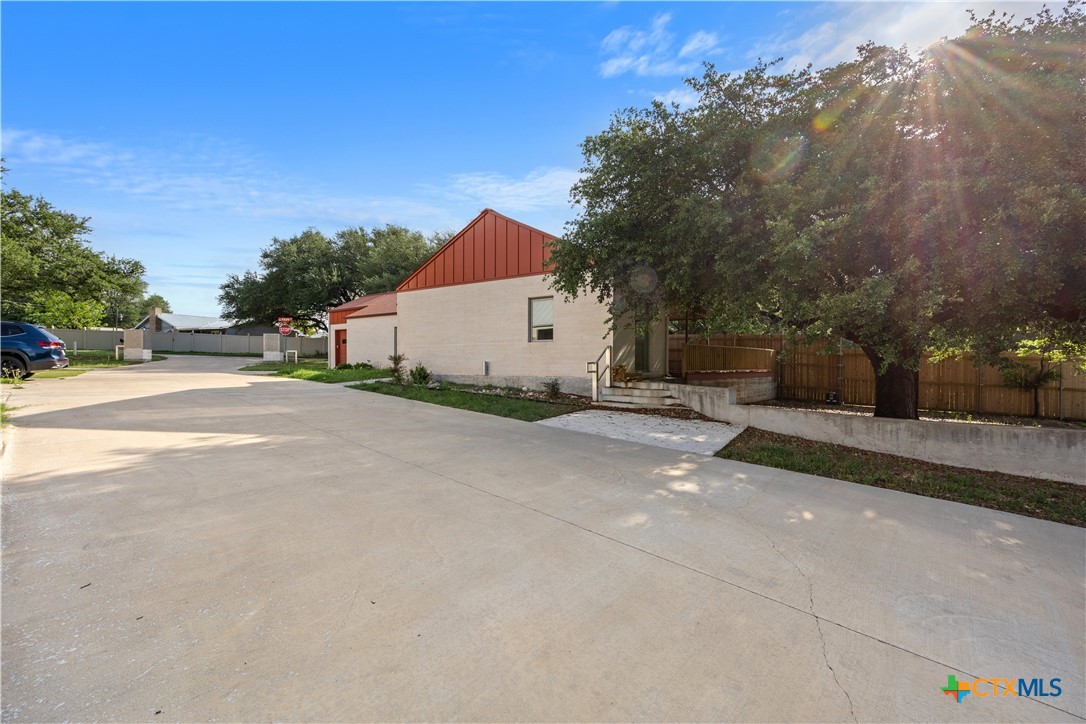 main property photo 29