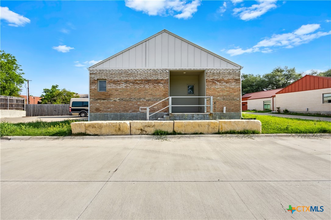main property photo 17