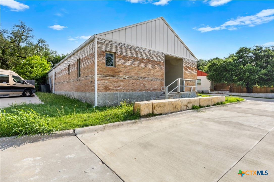 main property photo 19