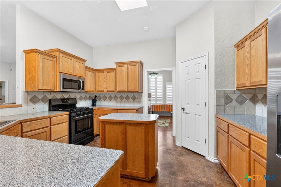 main property photo 11