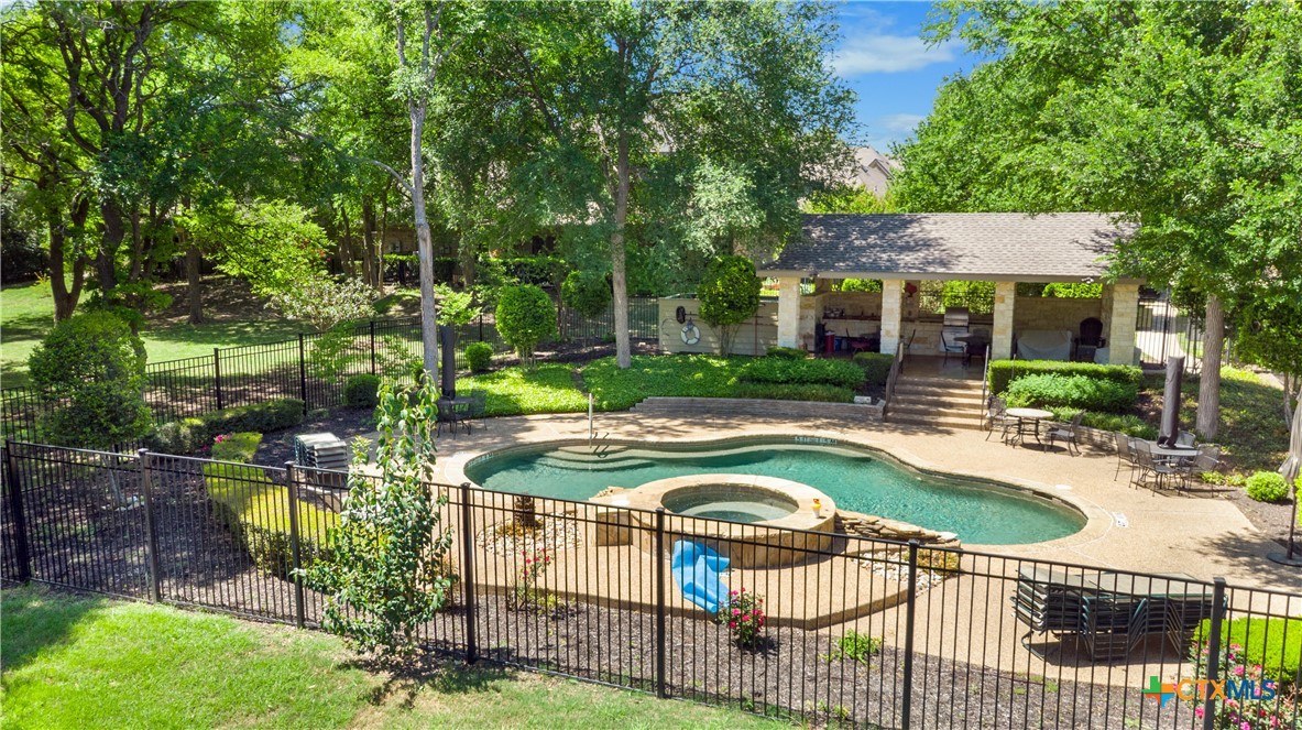 main property photo 30