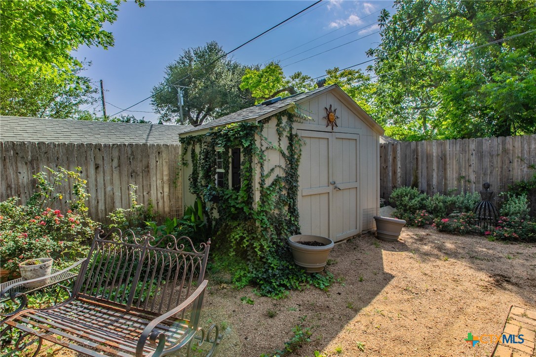 main property photo 9