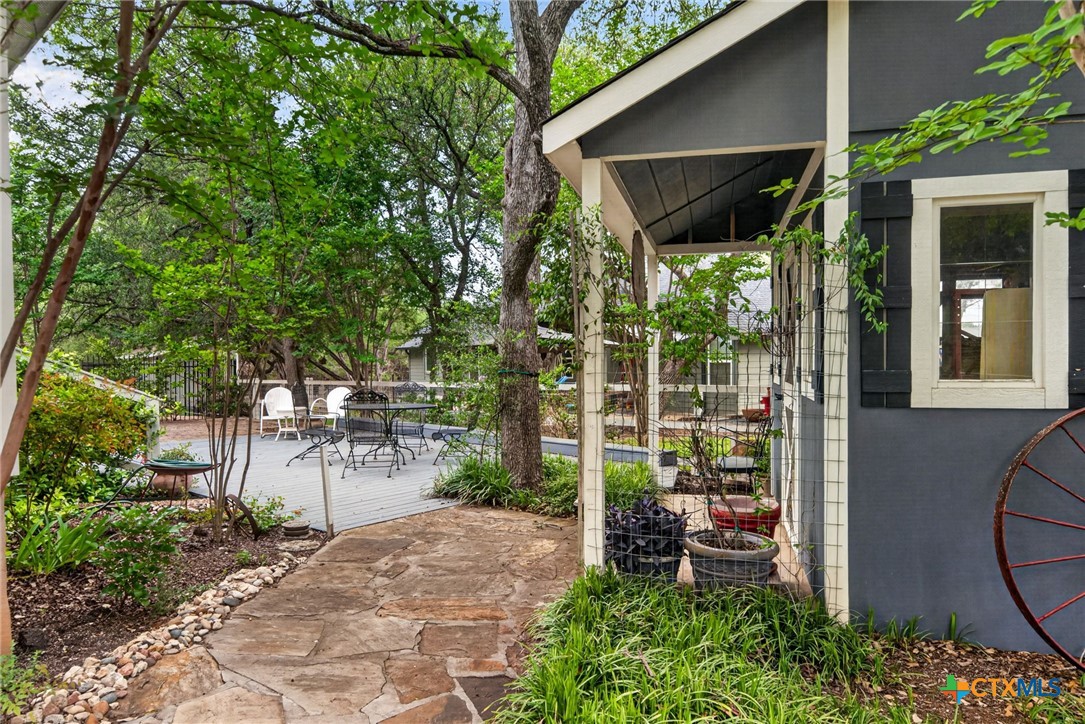 main property photo 28