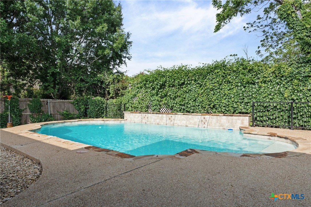 main property photo 38