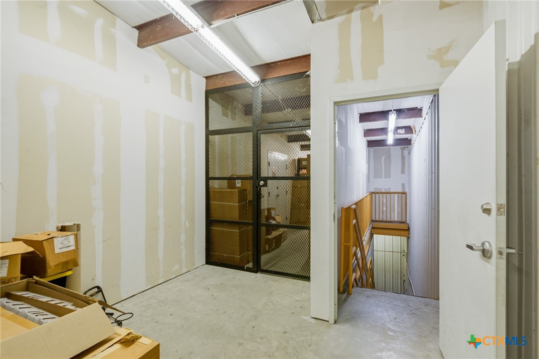 main property photo 40
