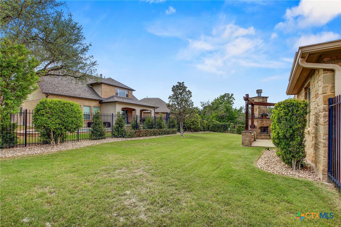main property photo 6
