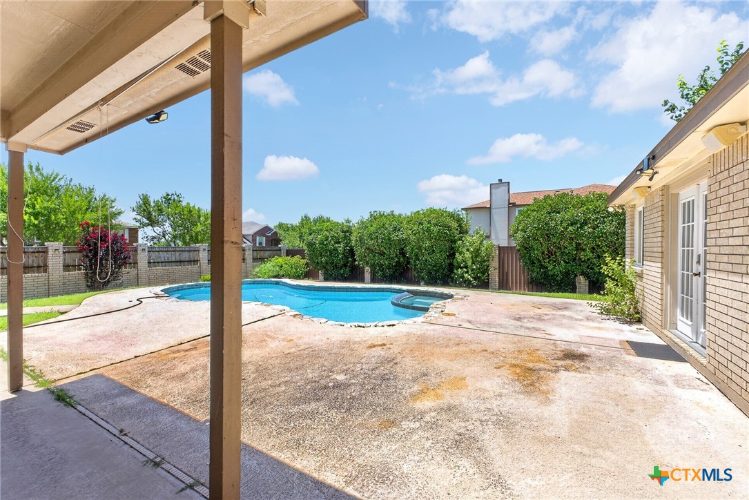 main property photo 20