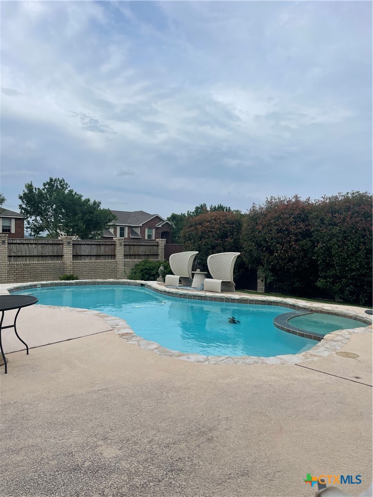 main property photo 9