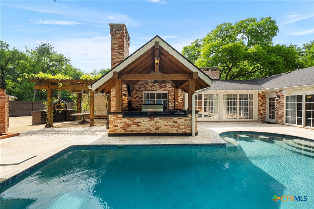 main property photo 29