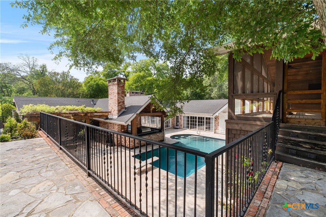 main property photo 34