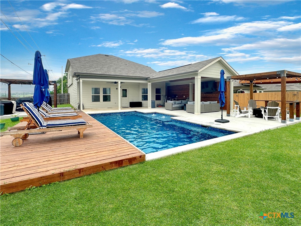 main property photo 28