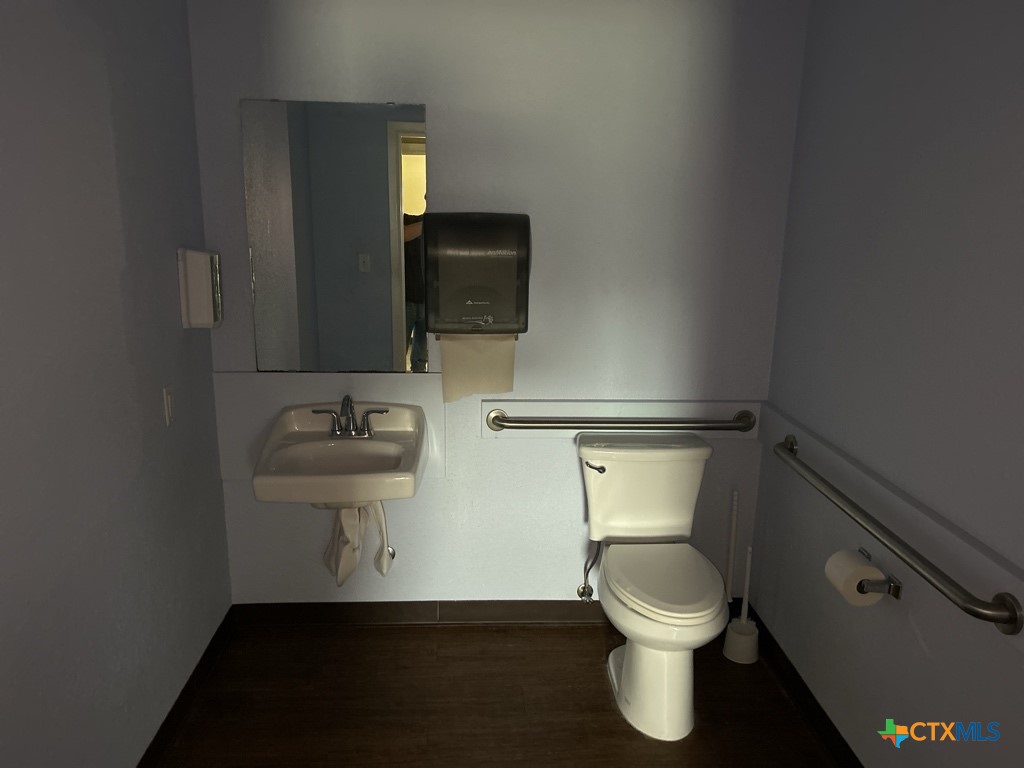 main property photo 8