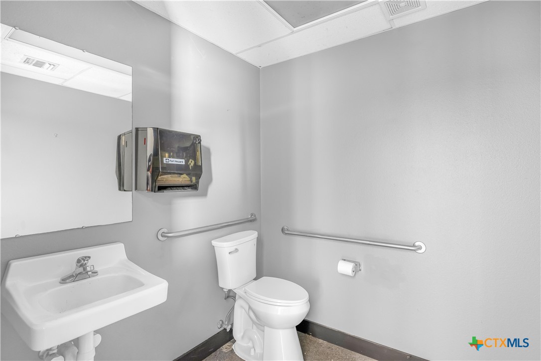main property photo 9