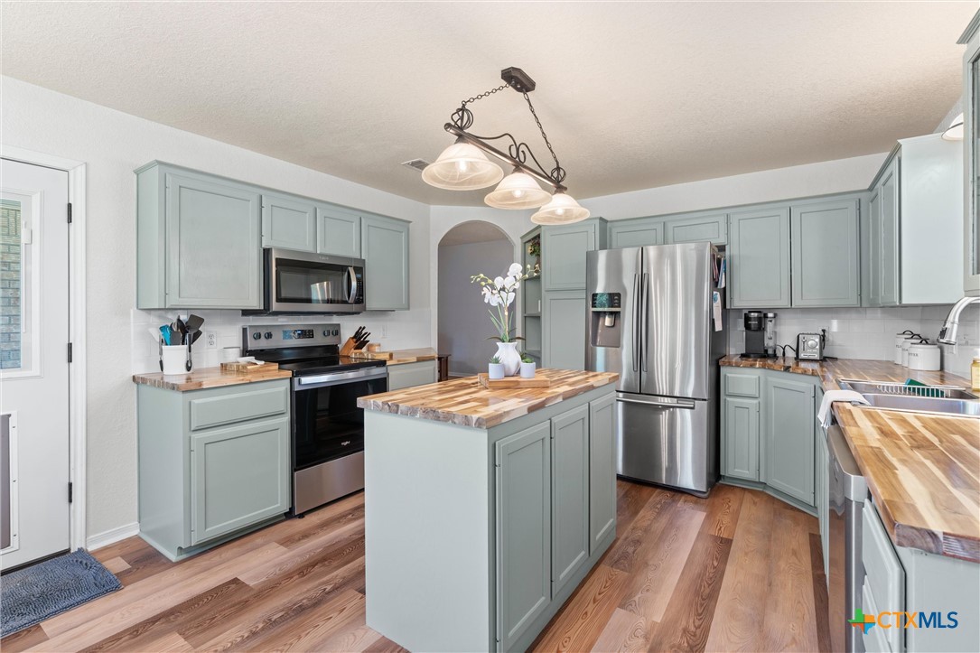 main property photo 10